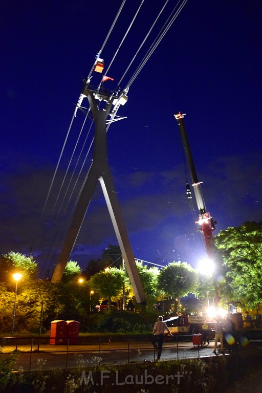 Koelner Seilbahn Gondel blieb haengen Koeln Linksrheinisch P872.JPG - Miklos Laubert